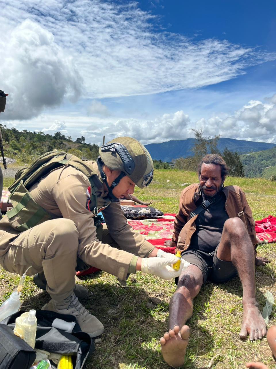 Patroli Gabungan Dibarengi Pelayanan Kesehatan, Upaya Satgas Bangun Kepercayaan Masyarakat