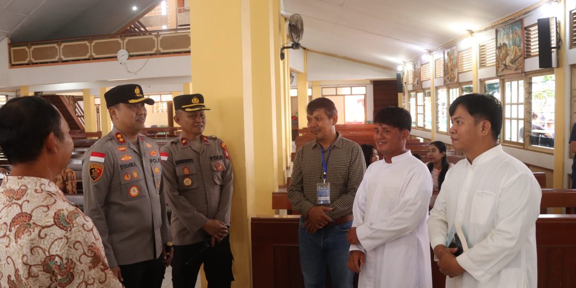 Kapolres Bengkayang Pimpin Pengamanan Ibadah Paskah, Ribuan Jemaat Beribadah dengan Aman dan Tertib