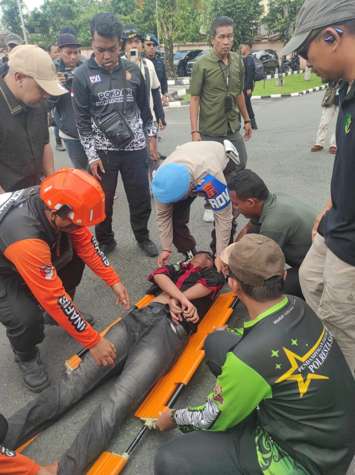 Situasi Aksi Demo di DPRD Samarinda Sempat Memanas, Satu Mahasiswa Pingsan Ditolong Tim Medis