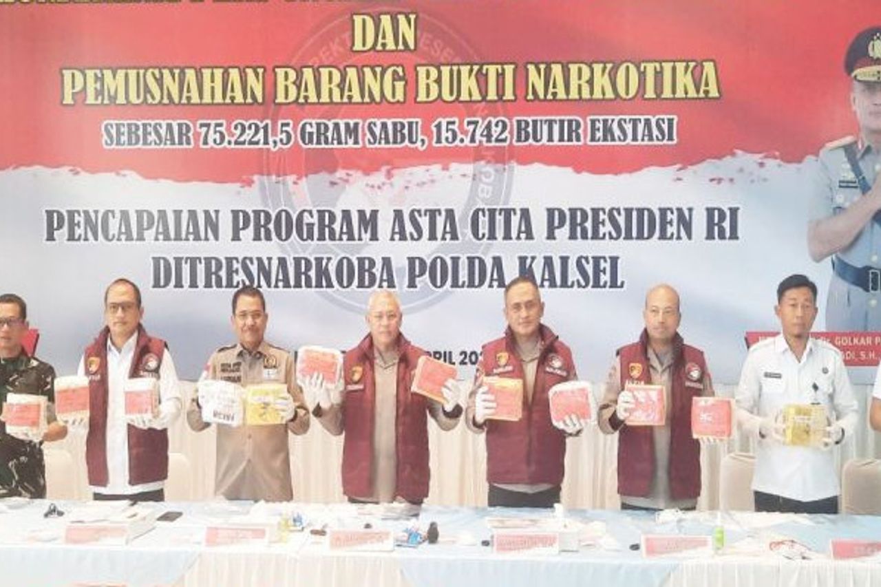 Gagalkan Penyelundupan 43,8 Kg Narkoba, Dua Kurir Jaringan Fredy Pratama Ditangkap di Banjarmasin
