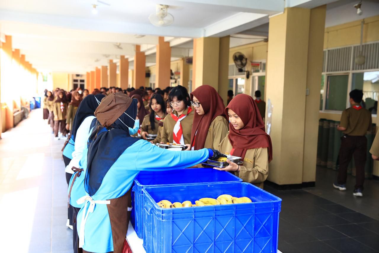 Inovasi MBG Polri di Jakarta Selatan, Sajikan Makanan Prasmanan Bangun Karakter Siswa