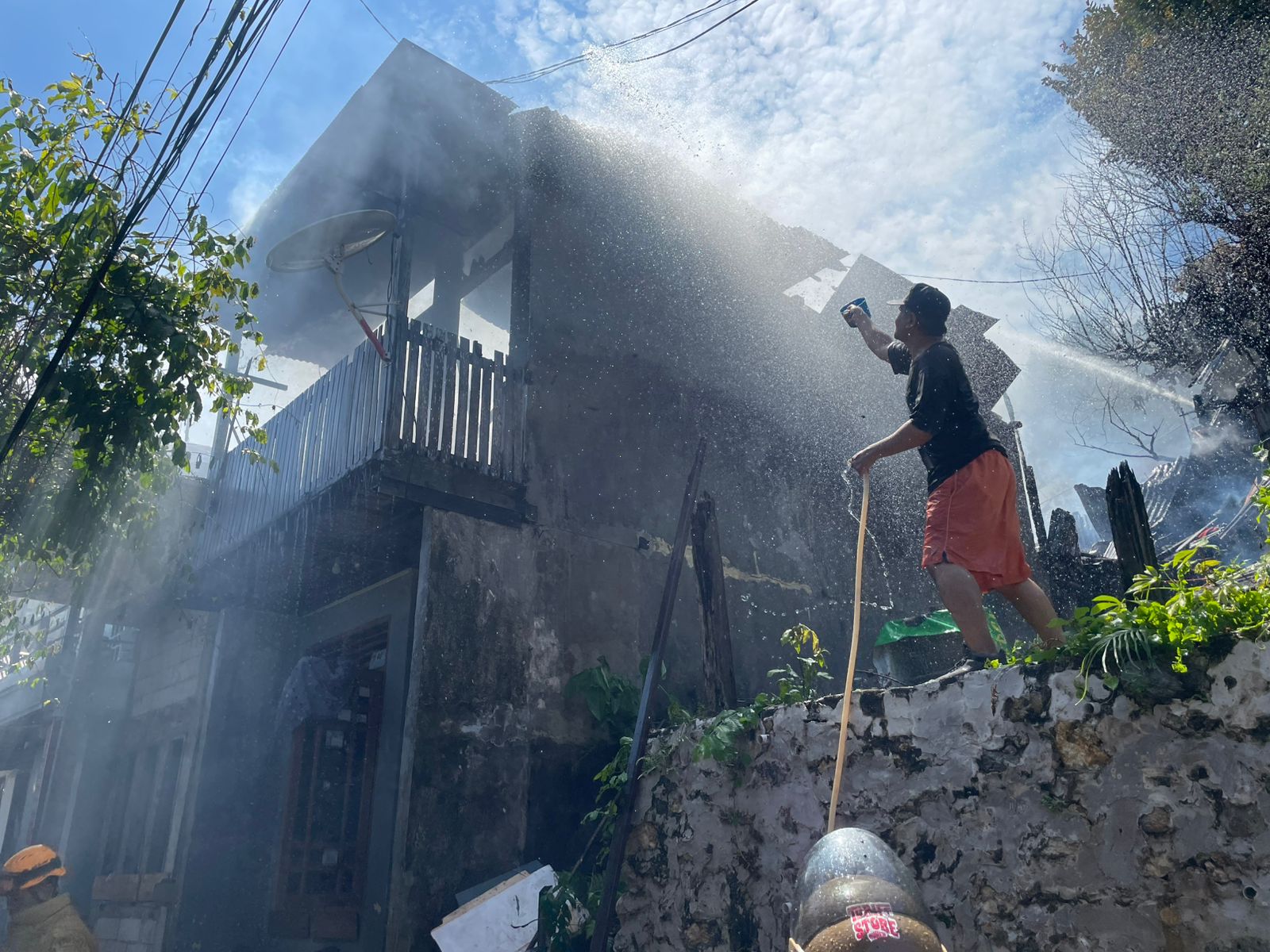 Korsleting atau Kebocoran Gas Diduga Jadi Penyebab Kebakaran di Klandasan Ulu, Tim Gabungan Kerahkan Puluhan Kendaraan Pemadam