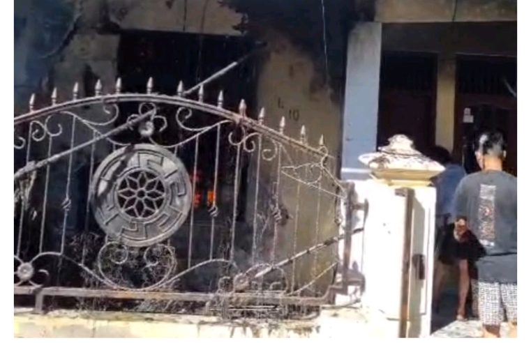 Kebakaran Dua Unit Rumah di BDS II Balikpapan Selatan, Diduga Akibat Arus Pendek Listrik