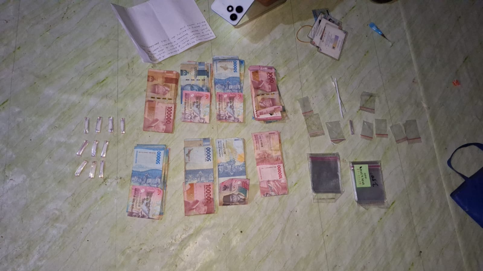 Sita Rp.7,8 Juta dan Narkotika, Perempuan Pengedar Diamankan di Sumbawa Barat