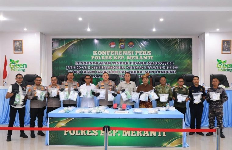 Di Perairan Meranti, Polda Riau Sita 27 Kg Sabu dan Ratusan Cartridge Vape dari Penyelundup