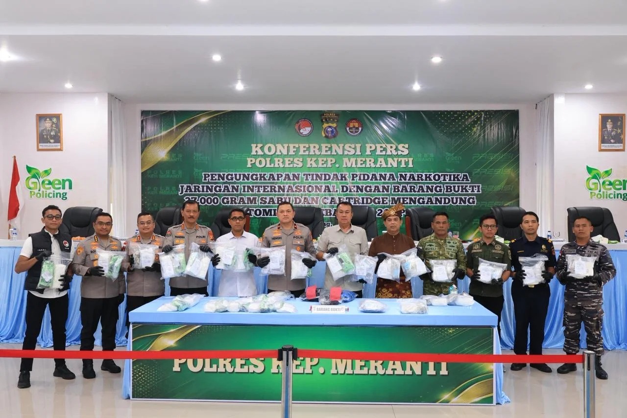 Di Perairan Meranti, Polda Riau Sita 27 Kg Sabu dan Ratusan Cartridge Vape dari Penyelundup