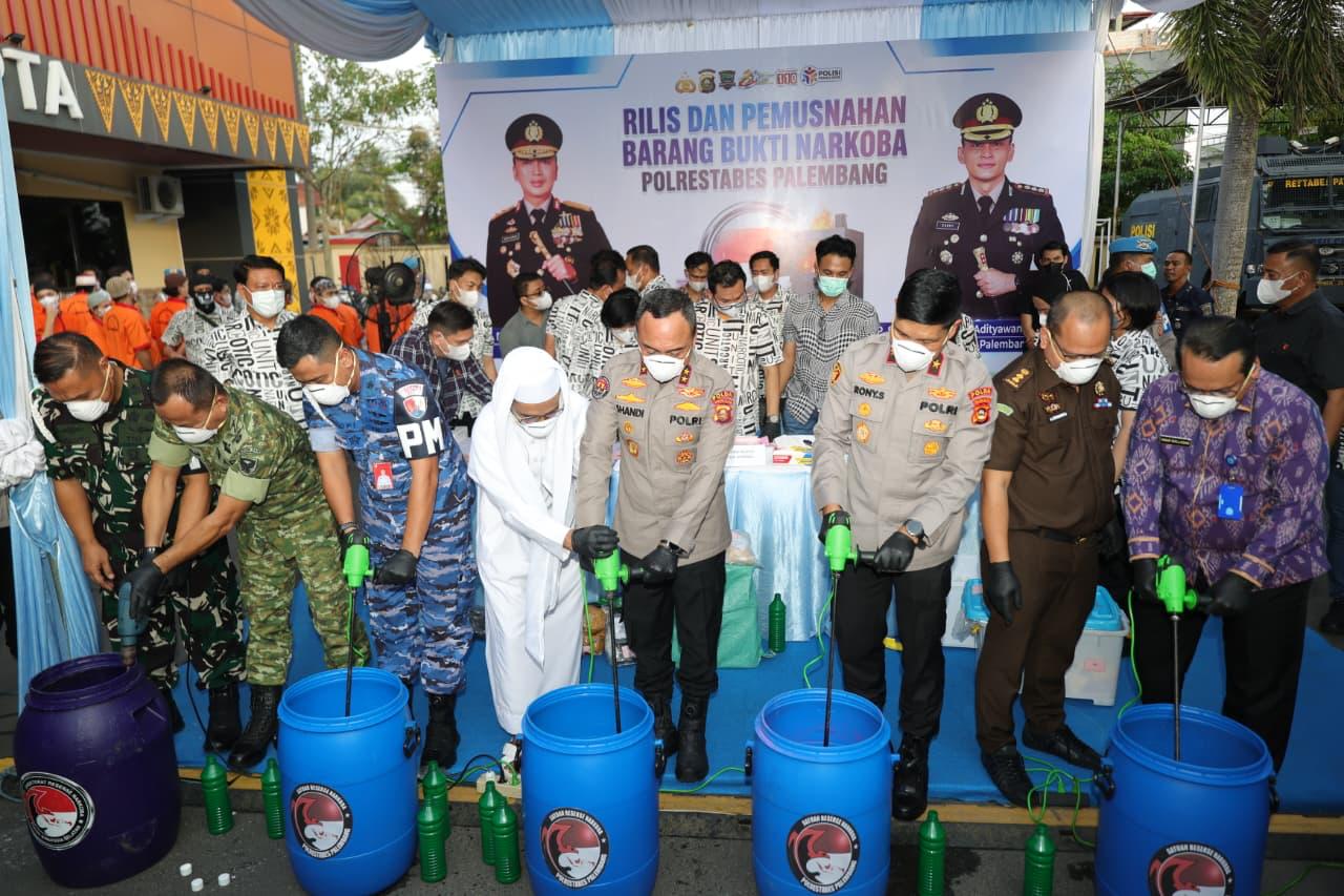 Amankan 19,49 Kg Sabu dan 352 Ekstasi, Polda Sumsel Musnahkan Barang Bukti Narkoba