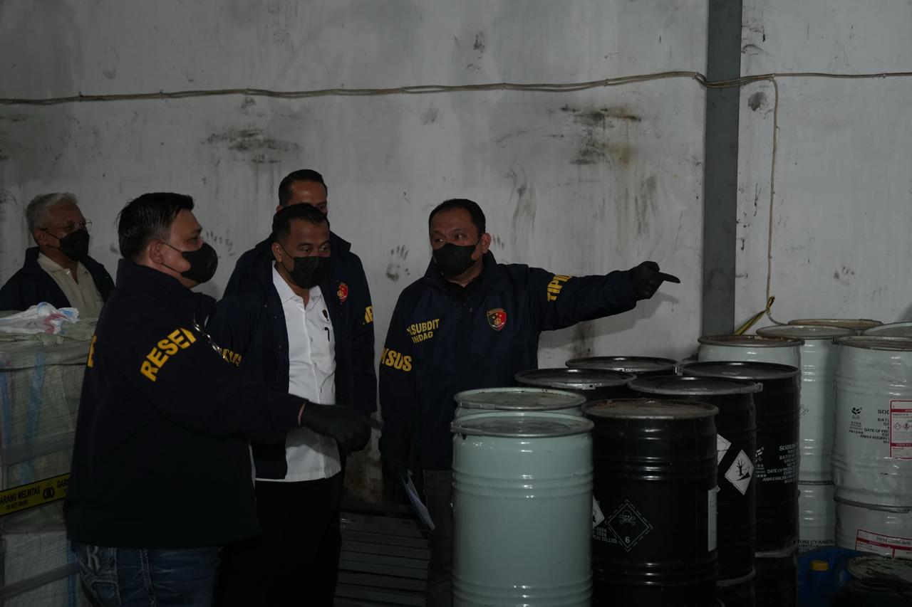 Perdagangan Sianida Tanpa Izin Terungkap, Polri Amankan 18 Ton Bahan Berbahaya