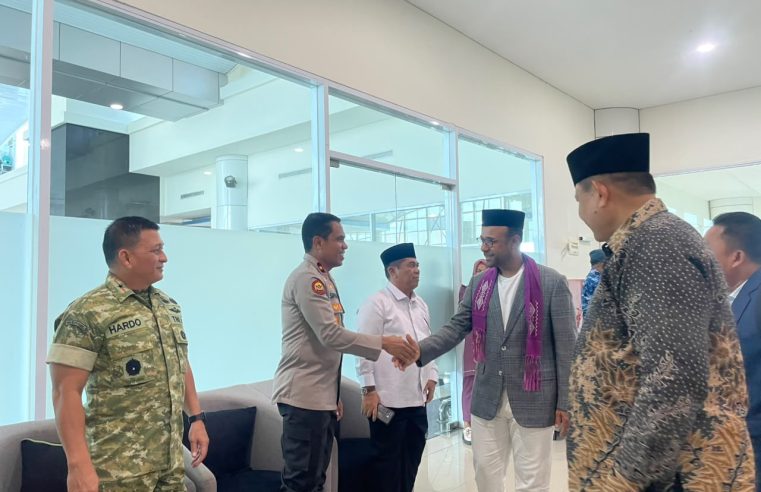 Wakapolda & Forkopimda Sambut Hangat Dubes UEA dengan Prosesi Adat Mopotilolo di Gorontalo