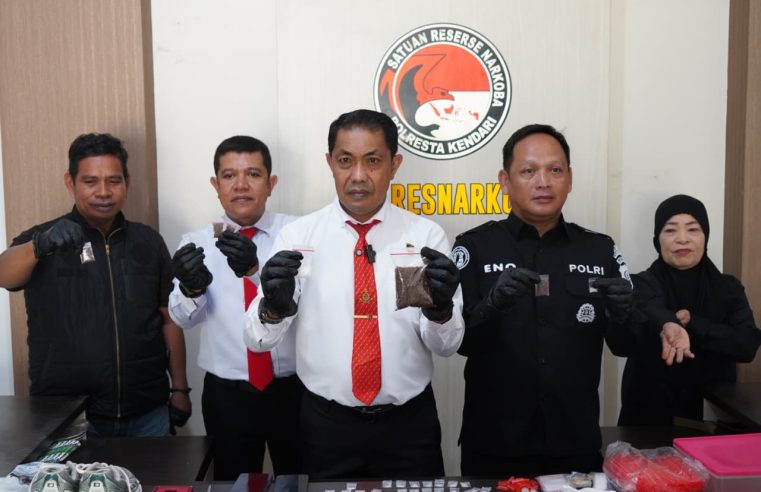 Berkat Informasi Masyarakat, Polresta Kendari Amankan Dua Pemuda Sita Narkotika Sabu dan Tembakau Sintetis