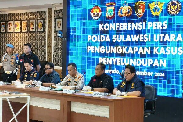 Lewat Bandara Manado, Dua WNA Tiongkok Tertangkap Hendak Bawa Keluar 16 Batang Emas Tanpa Izin