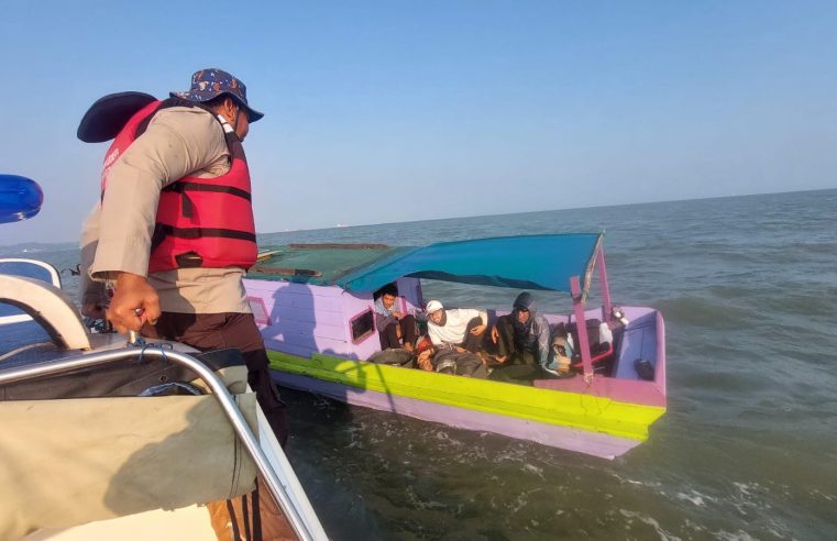 Kapal Pemancing Terjebak Tengah Laut di Teluk Balikpapan, Tim Polairud Sukses Selamatkan Semua Penumpang