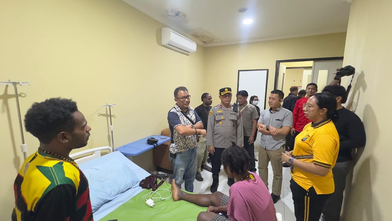 Disambut Haru, Demerina Pulang ke Pelukan Keluarga — Pencarian Tujuh Korban Lain Tetap Dilanjutkan