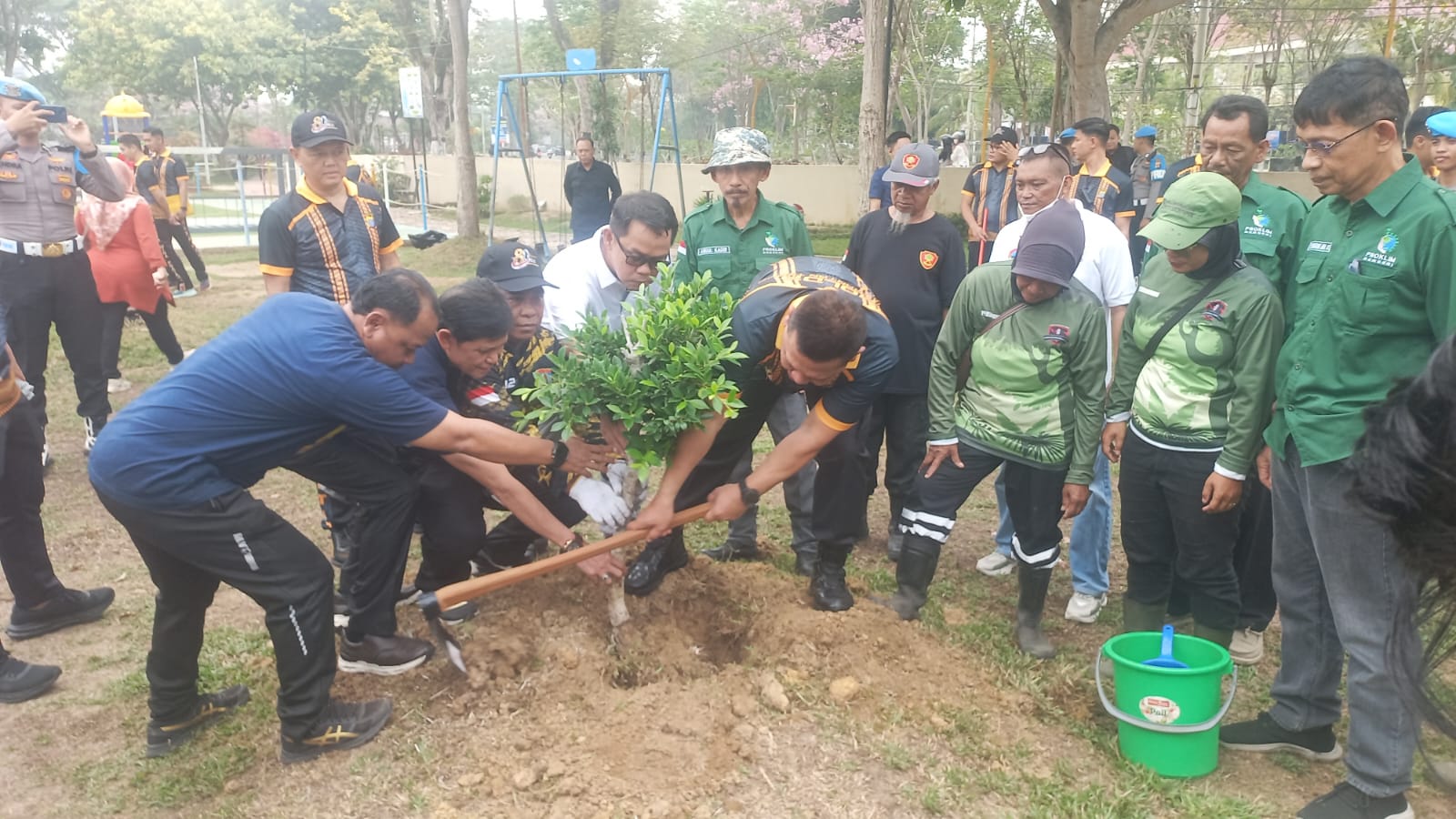Jaga Lingkungan Sambut Musim Hujan, Kapolda Kaltim Pimpin Langsung Green Policing di Balikpapan