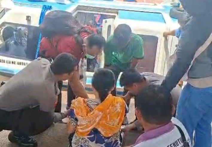 Kehadiran Polri: Polres Malinau Bantu Pasien Dirujuk ke Tarakan Agar Perjalanan Aman