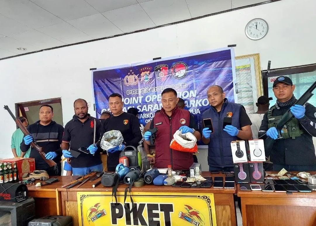 Ganja 10 Kilogram dan Persenjataan Diamankan di Jayapura Selatan, Sepuluh Orang Ditangkap dalam Operasi Gabungan