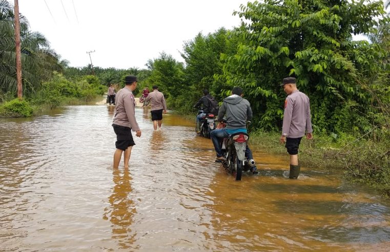 Banjir Dampak Cuaca Hujan dan Meningkatnya Intensitas Air Pada Sungai Lae Tinanggam Aceh Singkil