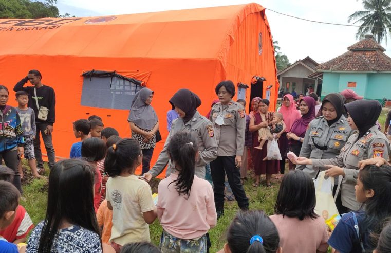 Setiap Hari, Polres Cimahi Terjunkan Tim Trauma Healing Untuk Bantu Korban Gempa Cianjur Jabar