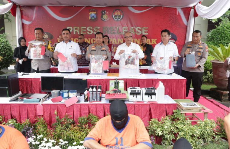 Team Ditreskrim Polda Jatim Bongkar Sindikat Pencetak dan Pengedar Uang Palsu Antar Provinsi