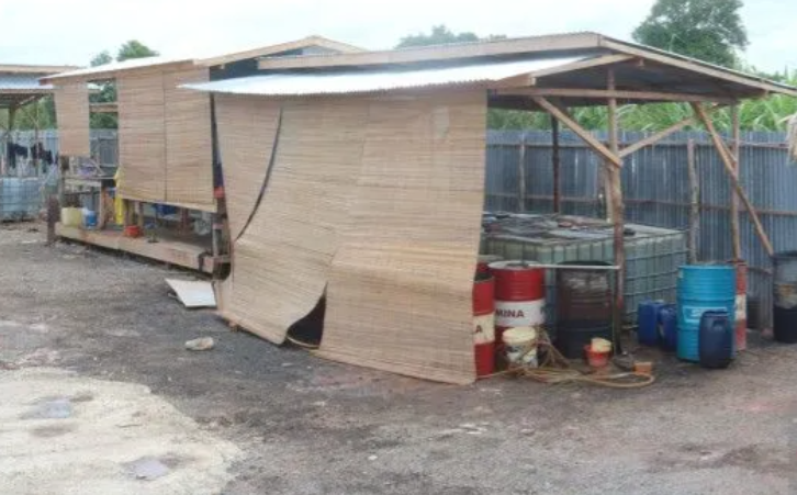 Anggota Polda Sumsel Tutup 10 Lokasi Penampungan BBM Ilegal