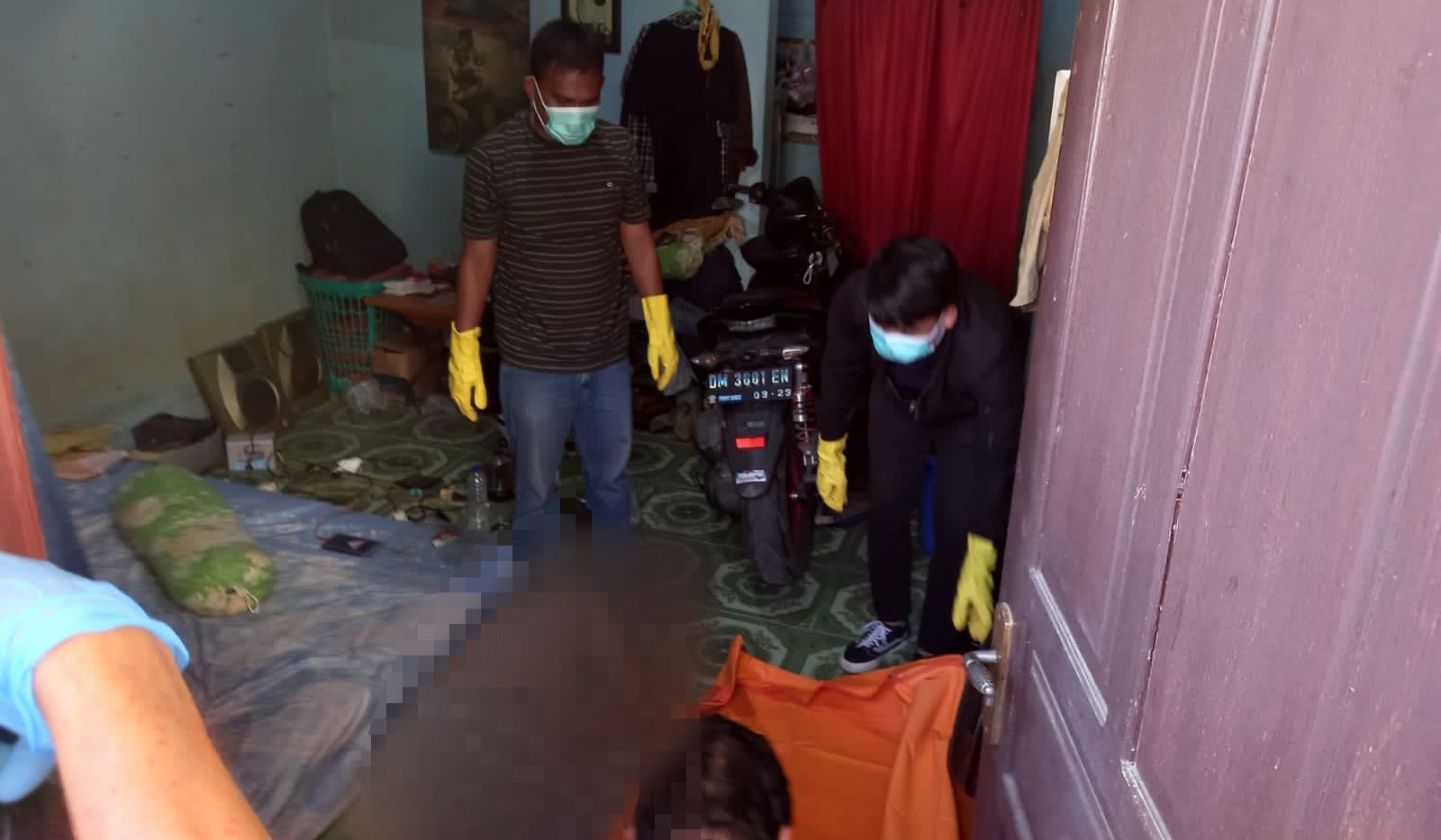 Tim Inafis Polres Gorontalo Kota Amankan TKP Penemuan Mayat Laki – laki di Kos-kosan