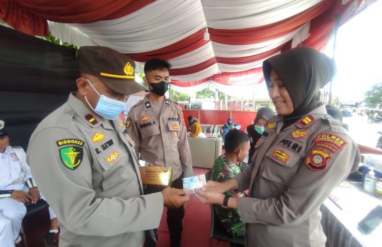 Tim Urkes Polres Gorontalo Kota Bagikan Vitamin & Cek Kesehatan Para Personil Pos Pam