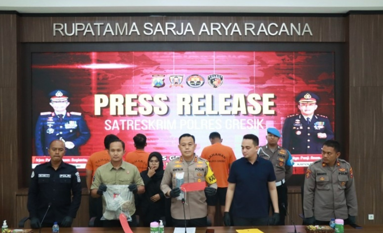 Polisi Tetapkan 8 Orang Tersangka Kericuhan di Stadion Gelora Joko Samudro
