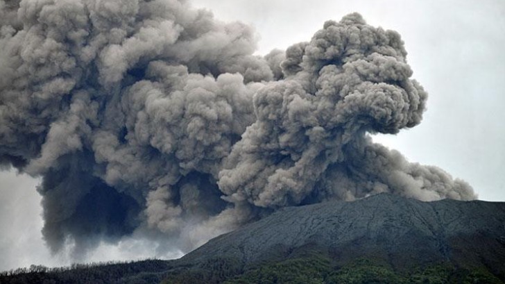 Tim Sar Tunda Evakuasi Warga, Gunung Merapi di Sumbar Alami Erupsi 46 Kali Selama Dua Hari