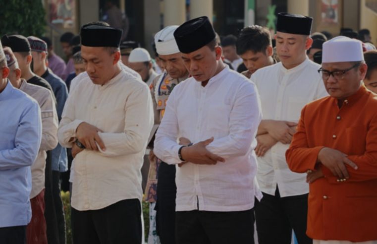 Pelaksanaan Shalat Idul Fitri 1445 H di Mapolda Sulut Berlangsung Khusyuk