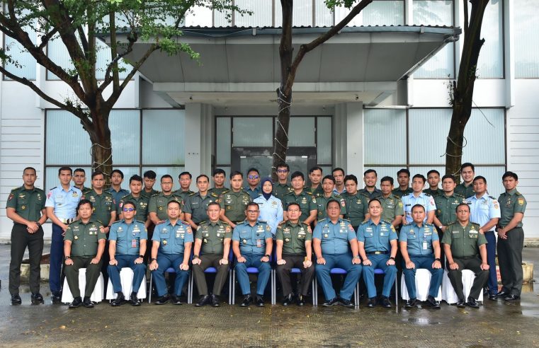 SATSIBER TNI AL BERIKAN CYBER DRILL KEPADA SISWA INTELIJEN SIBER SATINDUK BAIS TNI DI GEDUNG SYGNUS MABESAL CILANGKAP