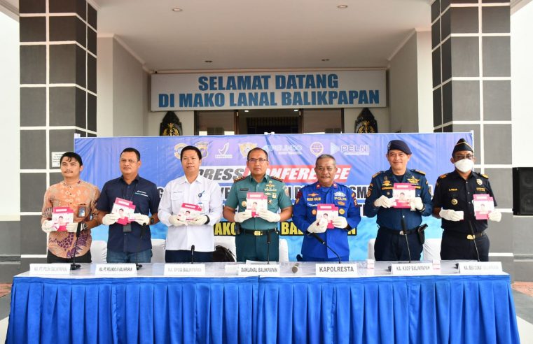 TNI AL GAGALKAN PENYELUNDUPAN KOSMETIK ILEGAL DI PELABUHAN SEMAYANG BALIKPAPAN