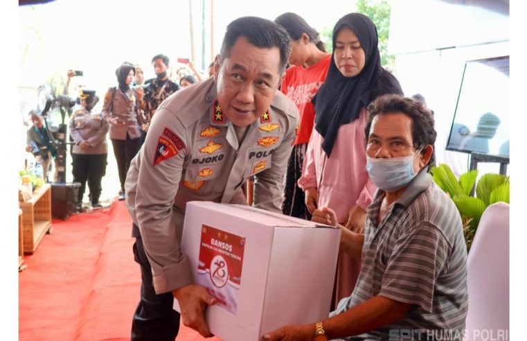 Sambut Hari Bhayangkara Ke-78, Polda Kalteng Bersama Polres Jajaran Bedah Rumah Warga & Bansos