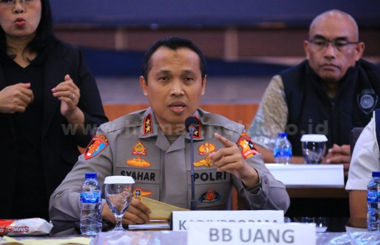 Propam Polri Buka Hotline di 085555554141, Masyarakat Bisa Adukan Oknum Polisi Yang Main Judi Online