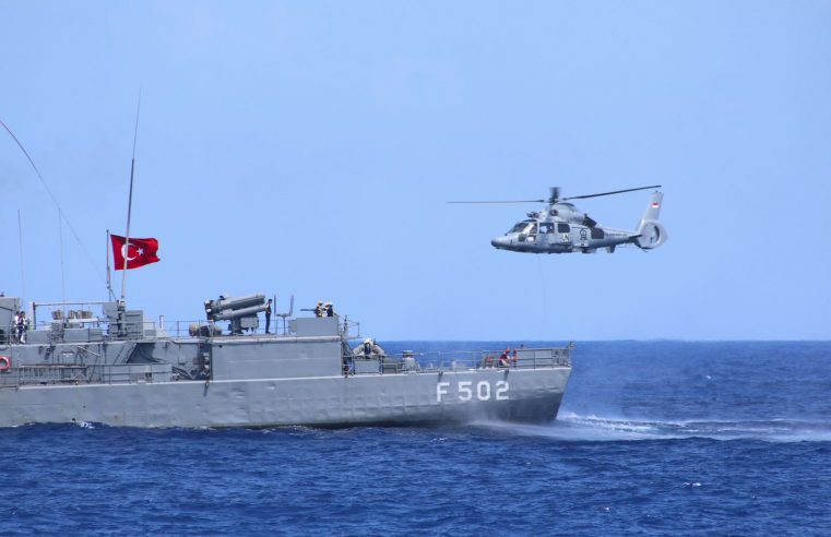 LATIHAN BERSAMA HELIKOPTER TNI AL & KAPAL PERANG TURKI DI WILAYAH LAUT MEDITERANIA