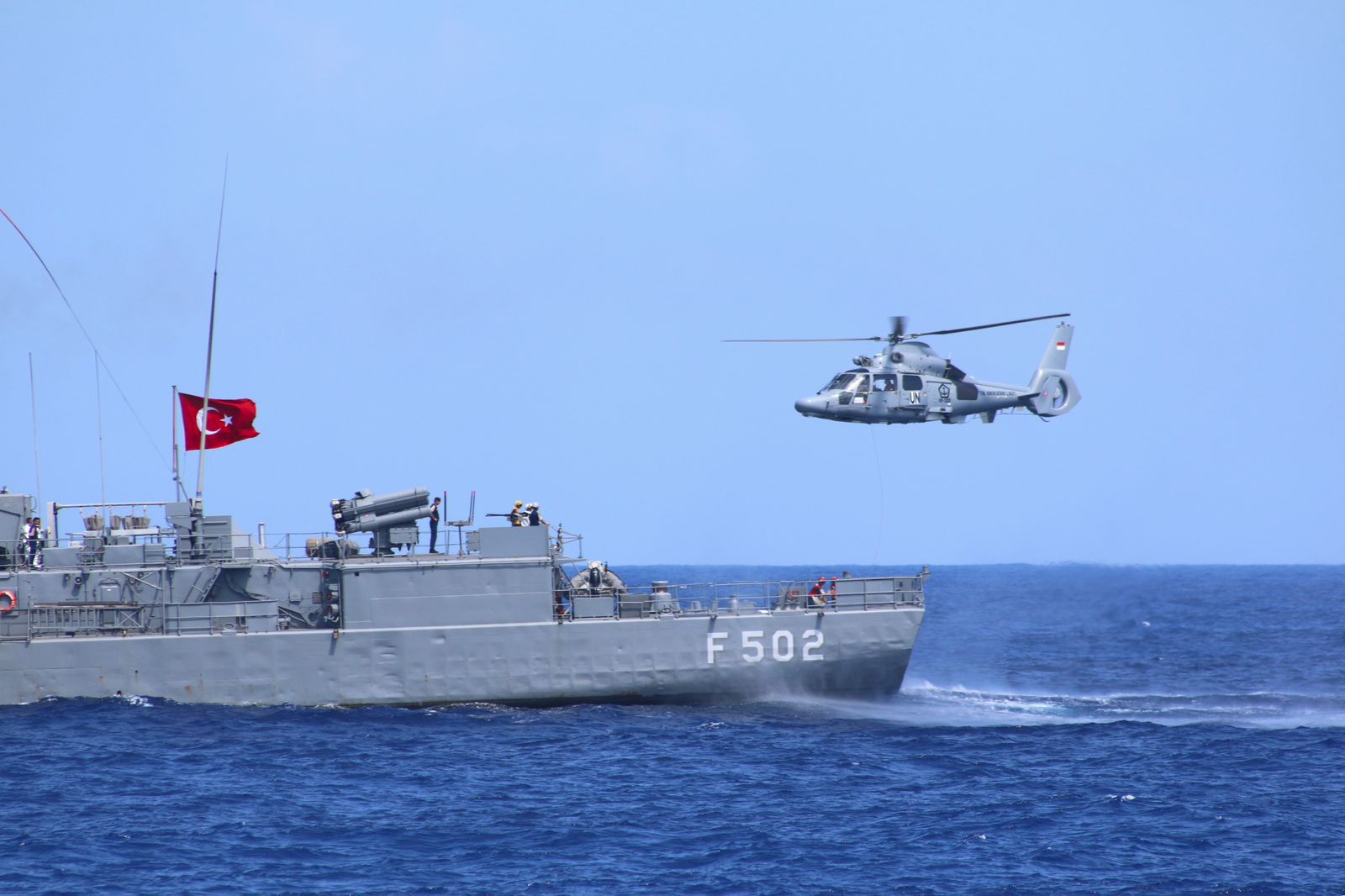 LATIHAN BERSAMA HELIKOPTER TNI AL & KAPAL PERANG TURKI DI WILAYAH LAUT MEDITERANIA