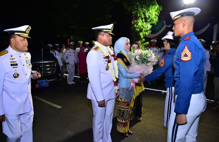 PARADE SURYA SENJA, PENGUKUHAN TAMBUR MAYOR GENDERANG SULING GITA JALA TARUNA AKADEMI TNI ANGKATAN LAUT DI BUMIMORO
