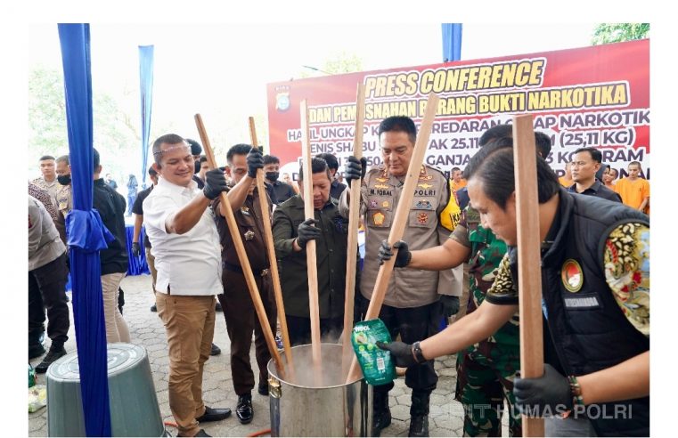 Polda Riau Musnahkan 4 Jenis Narkoba, 15 Orang Tersangka dari Jaringan Internasional