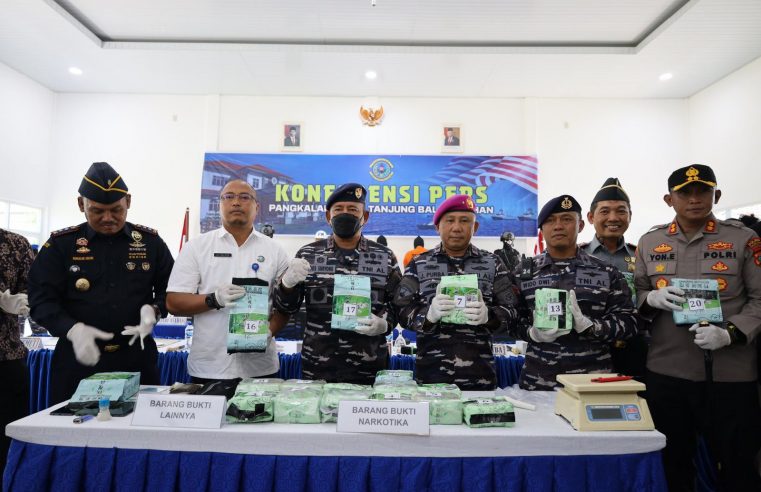 TNI AL BERHASIL GAGALKAN UPAYA PENYELUNDUPAN 21 KG NARKOTIKA JENIS SABU JARINGAN INTERNASIONAL SENILAI 25 MILYAR