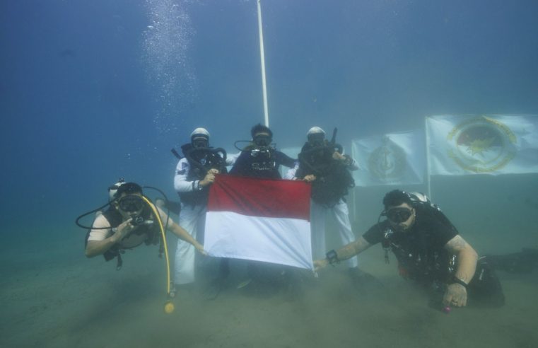 AKSI HEROIK PRAJURIT JALASENA TNI AL, PERINGATI DETIK-DETIK PROKLAMASI RI KE-76 DARI DASAR LAUT
