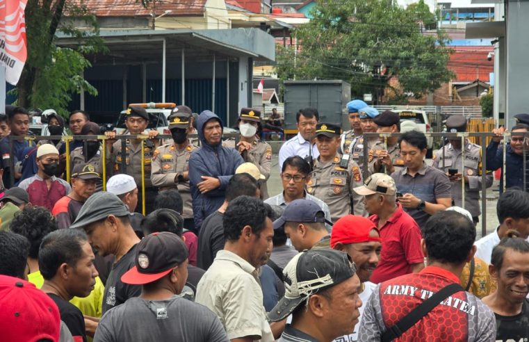 Aksi Mogok Damai Oleh Solidaritas Pengemudi Angkot Balikpapan Tolak Bis Trans City Beroperasi