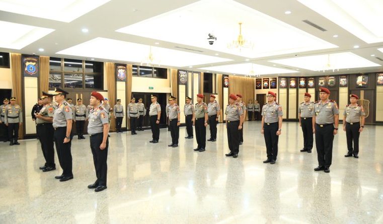 Kapolri Naikkan Pangkat 12 Pati Polri, Kapolda Papua Mathius Fakhiri Naik Jadi Komjen