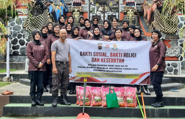 Polwan Polresta Balikpapan Peringati HUT ke-76 Adakan Bakti Religi di Pura Hyang Guru
