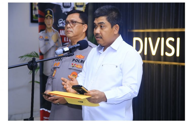 Tim Detasemen Khusus (Densus) 88 Antiteror Polri Menangkap Dua Terduga Terorisme Berinisial RJ dan AM di Kawasan JakBar