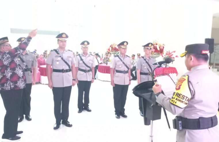 Kapolresta Balikpapan Pimpin Sertijab Pejabat Utama Dan Kapolsek Barat di Lobby Mapolresta