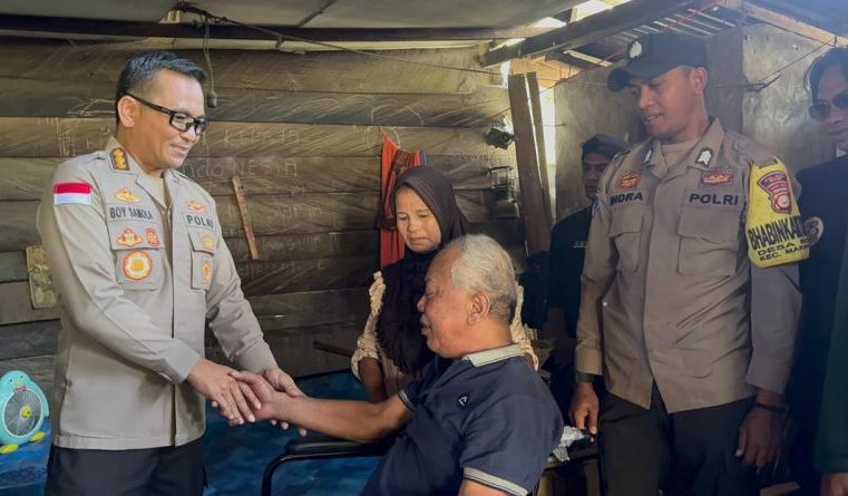 Aksi Kepedulian Sosial Satgas Madago Raya Bangun Rumah Untuk Warga Sigi Yang Lumpuh