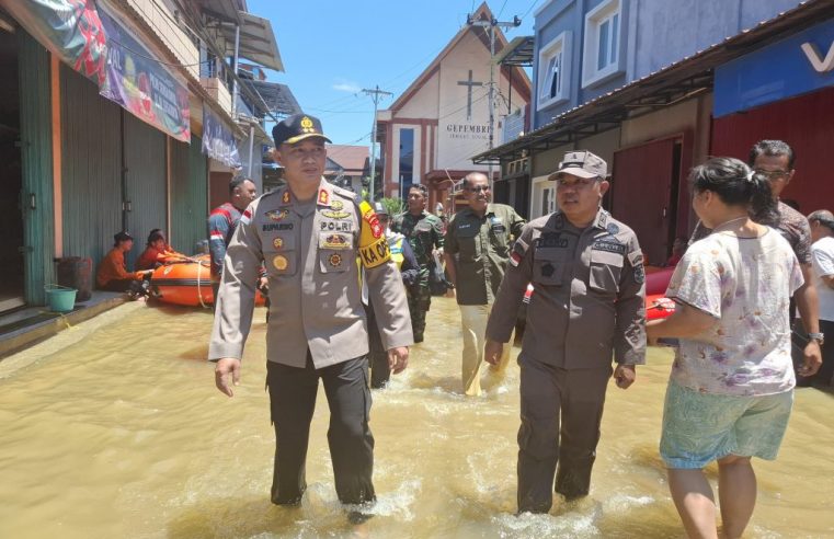 Pj. Gubernur Kalbar Bersama Forkopimda Kabupaten Sanggau Tinjau Lokasi Banjir di Kecamatan Tayan Hulu