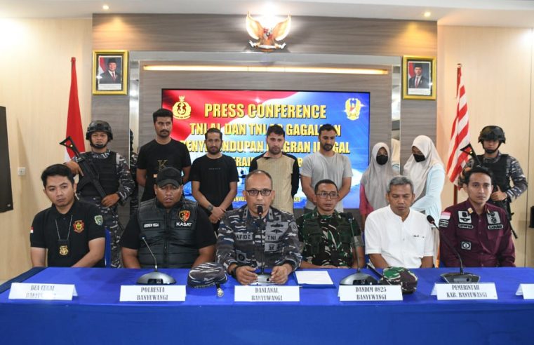 PRAJURIT TNI AL KEMBALI GAGALKAN PENYELUNDUPAN MANUSIA DI PERAIRAN BANYUWANGI