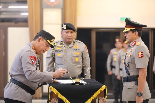 Kapolri Jenderal Listyo Sigit Resmi Lantik Komjen Ahmad Dofiri Sebagai Wakapolri yang Baru