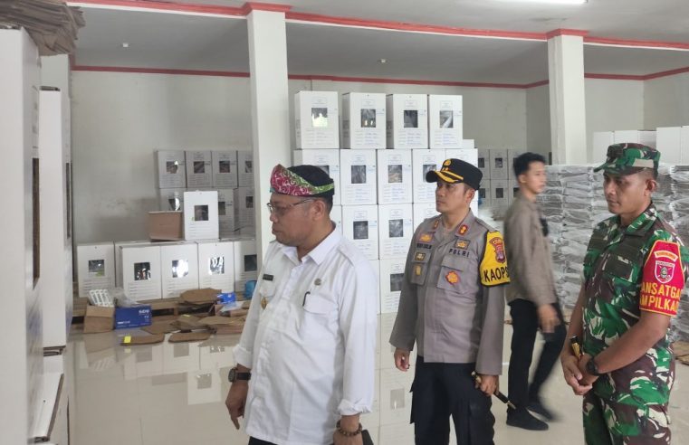 Kapolres Malinau & Pjs Bupati Bersama Forkopimda Tinjau Persiapan Pergeseran Logistik Pilkada 2024
