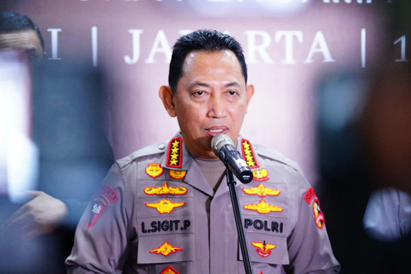 Kapolri: Personel Gabungan Polri-TNI Amankan 61 Ribu Tempat Ibadah & Lokasi Rekreasi Saat Natal -Tahun Baru
